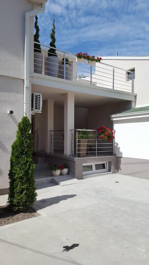Lovely Private Flats Free Parking Novi Sad Esterno foto