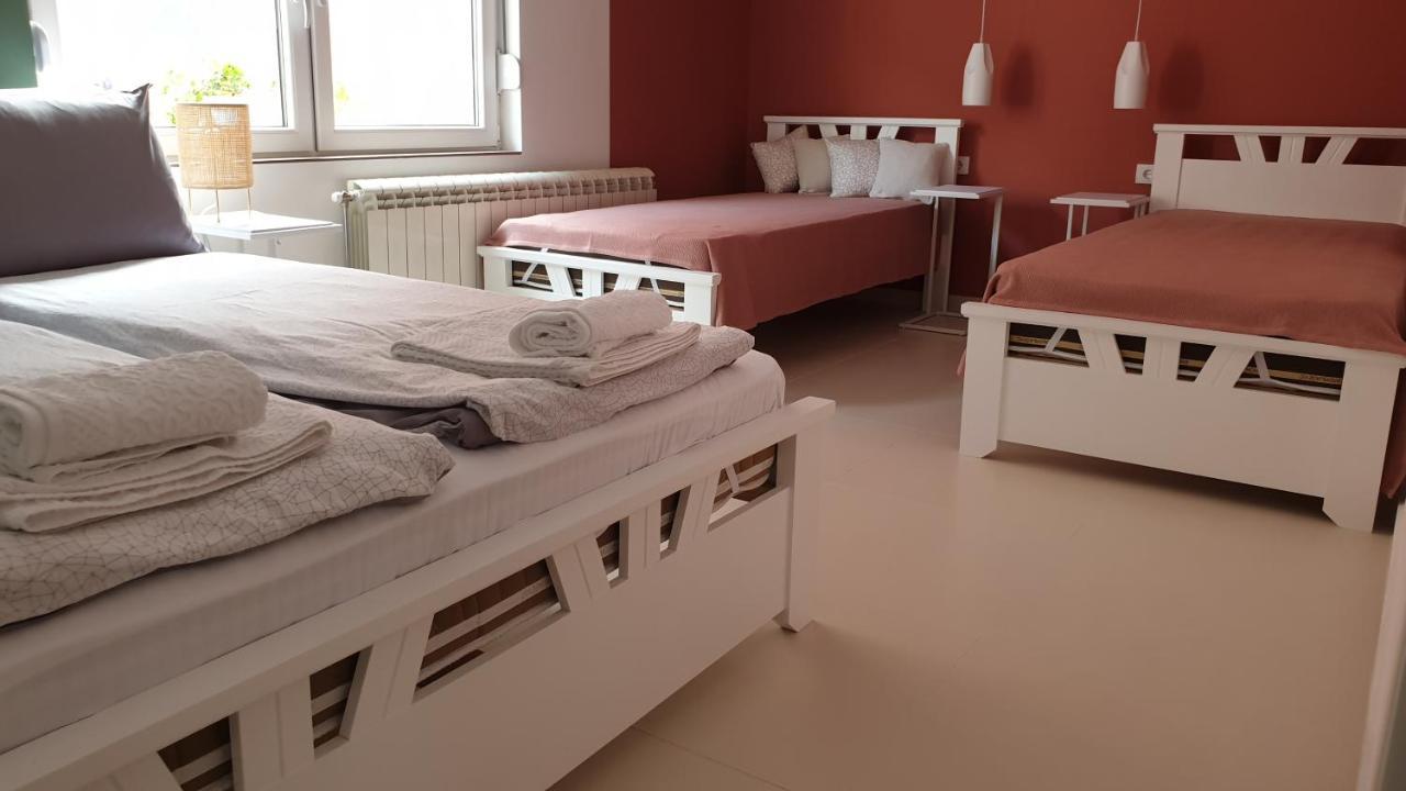 Lovely Private Flats Free Parking Novi Sad Esterno foto