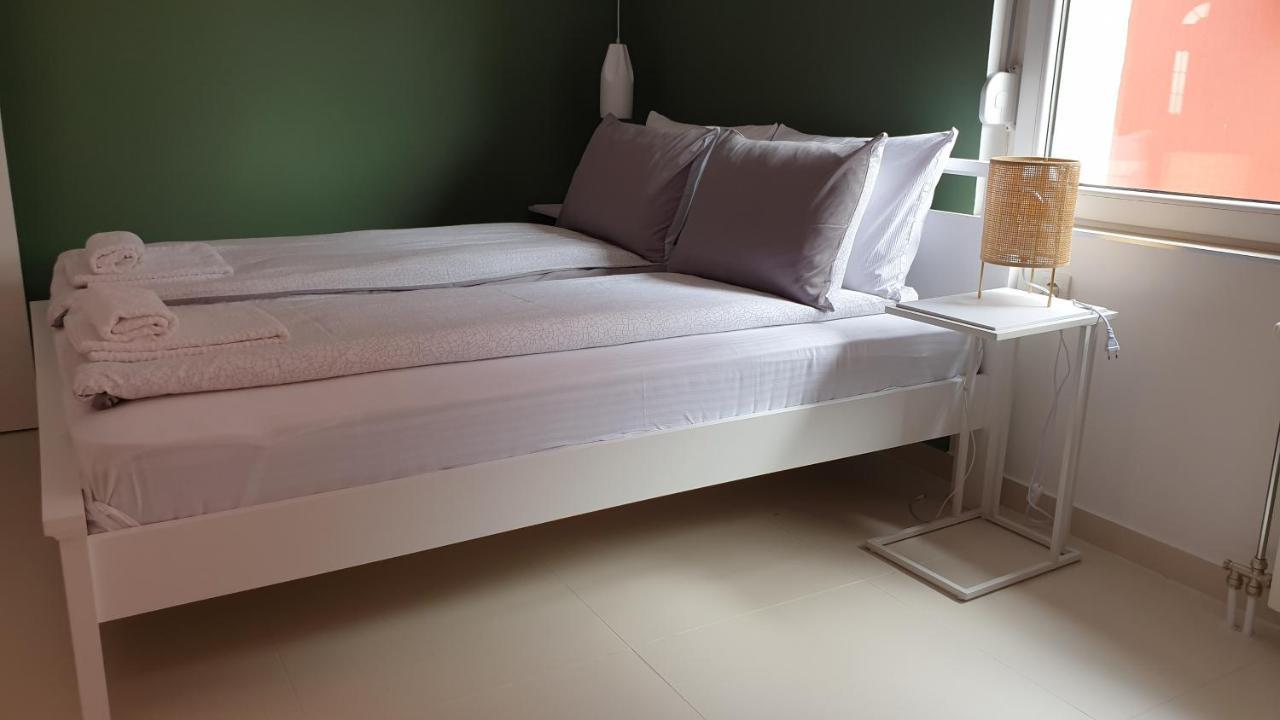 Lovely Private Flats Free Parking Novi Sad Esterno foto