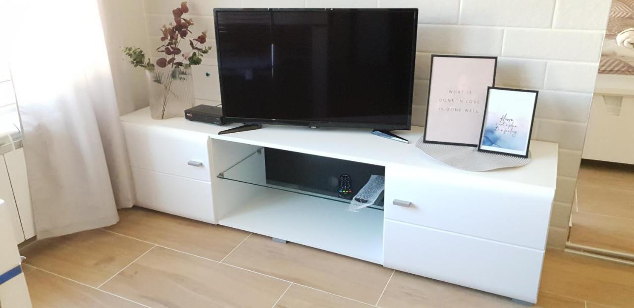 Lovely Private Flats Free Parking Novi Sad Esterno foto